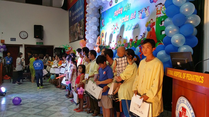 Hanoi busy with programs for children - ảnh 2